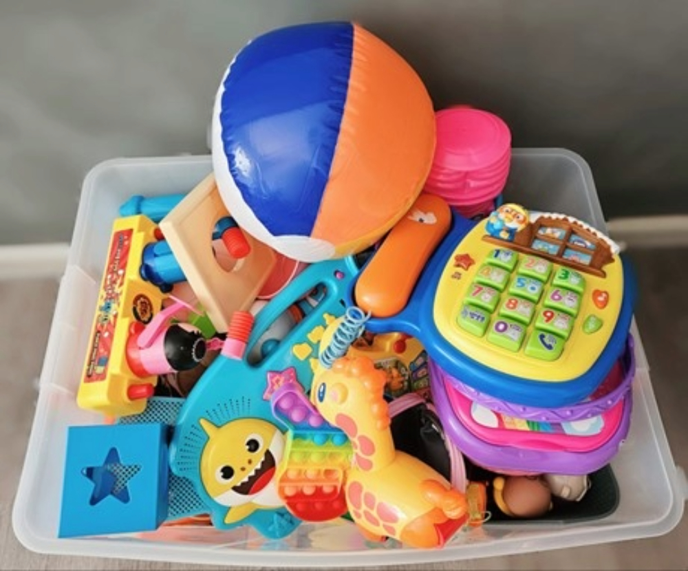 How to declutter the toys in your children's playroom